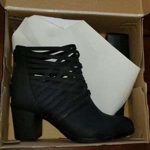 Black ankle high boots